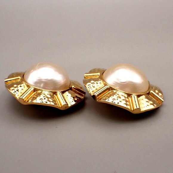 CHANEL Imitation Pearl Large Button Earrings 25 Clip-On Gold Vintage - Picture 6 of 15
